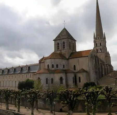 De L Abbaye 생-사뱅